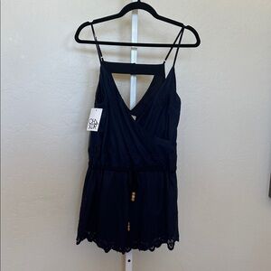 NWT Chaser med Eyelet Navy Lace Trim Romper
